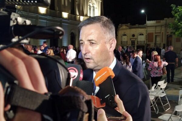 r_1702408106 r_1702408106